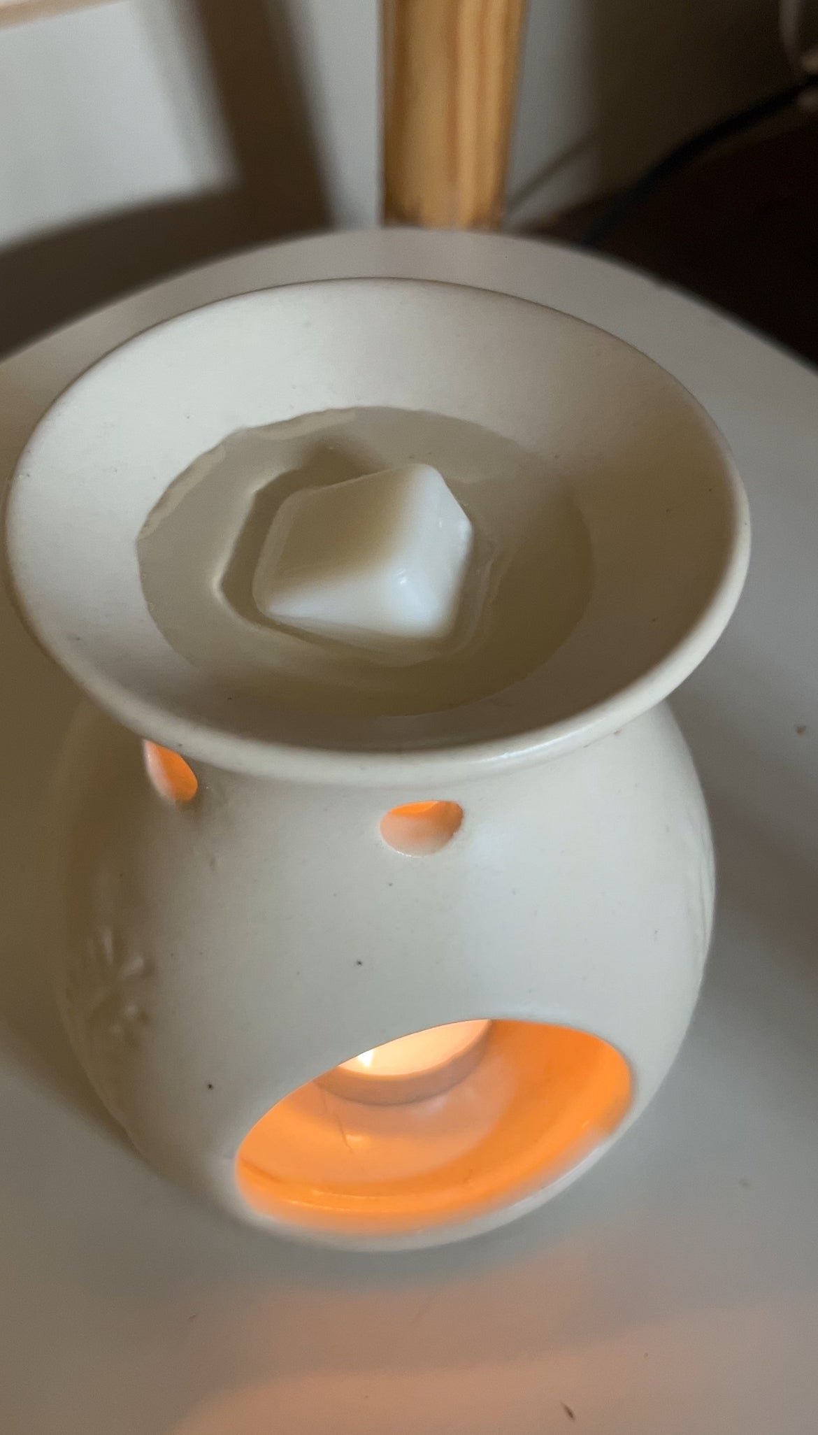 Wax Melts and Diffusers - Front side, Top View